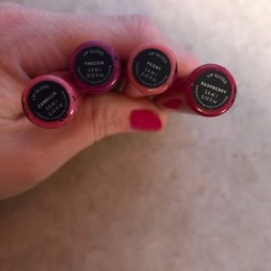 Beauty Contour Lip Gloss ***FOUR**